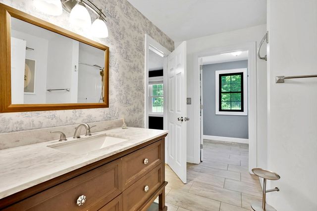 156 Hampden Rd, East Longmeadow, MA 01028