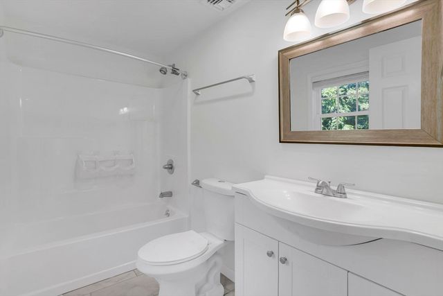 156 Hampden Rd, East Longmeadow, MA 01028