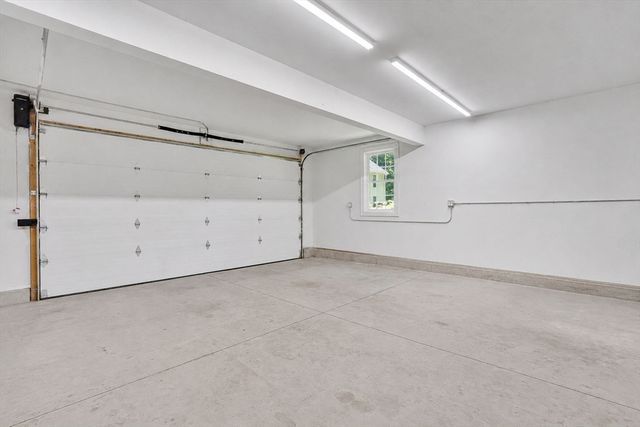 156 Hampden Rd, East Longmeadow, MA 01028