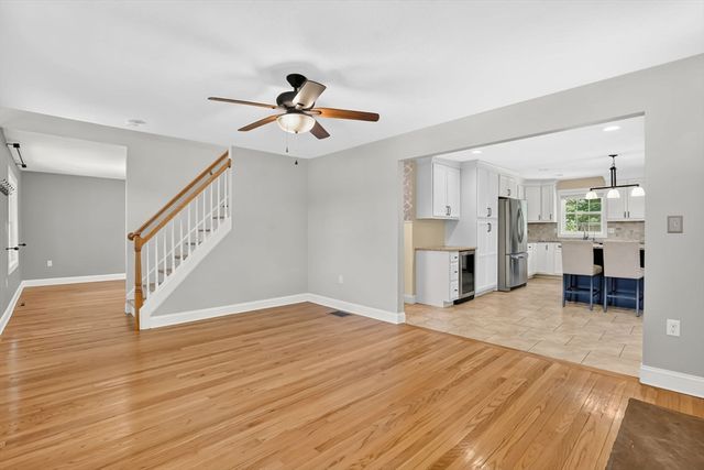 156 Hampden Rd, East Longmeadow, MA 01028