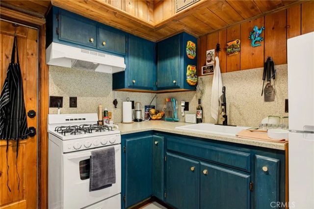 32135 West Drive, Running Springs, CA 92382