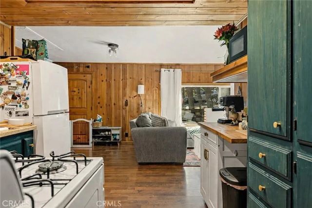 32135 West Drive, Running Springs, CA 92382