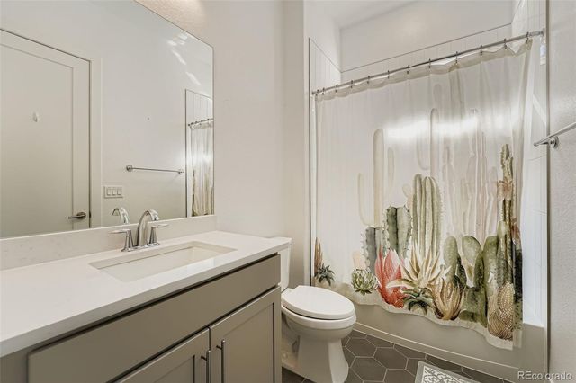 6689 S Vandriver Way, Aurora, CO 80016