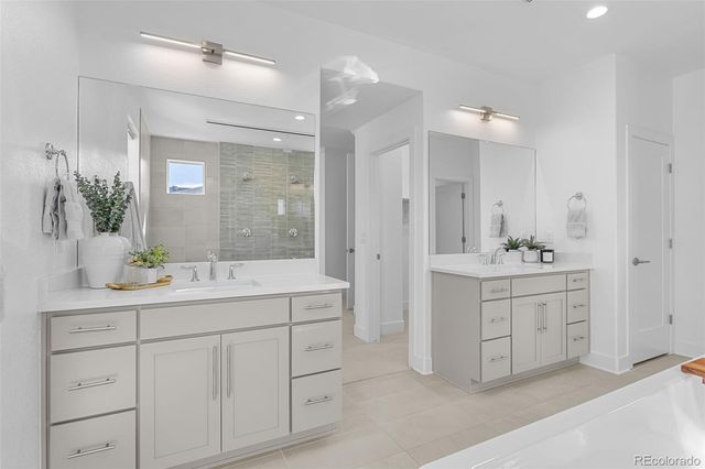 6689 S Vandriver Way, Aurora, CO 80016