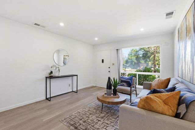 111-113 Nancy Court, Mountain View, CA 94041