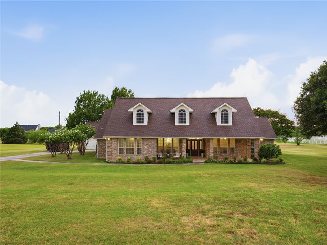 902 W Pioneer Circle, Argyle, TX 76226
