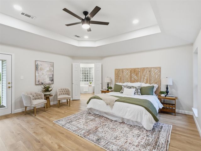 902 W Pioneer Circle, Argyle, TX 76226