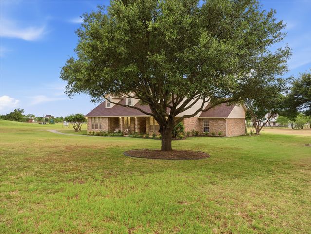 902 W Pioneer Circle, Argyle, TX 76226