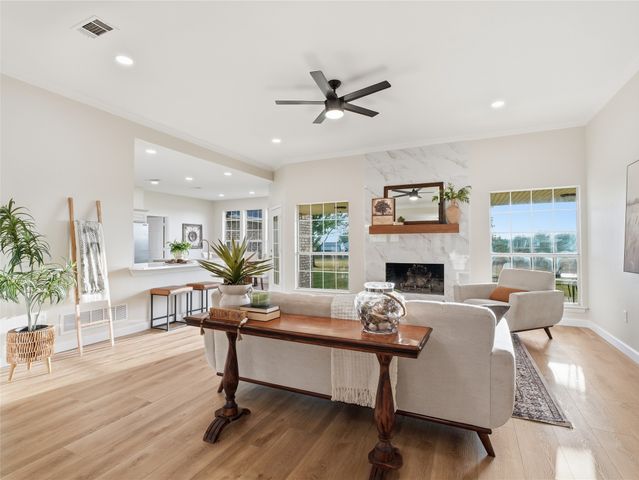 902 W Pioneer Circle, Argyle, TX 76226