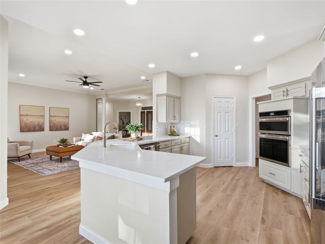 902 W Pioneer Circle, Argyle, TX 76226