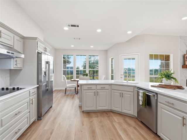 902 W Pioneer Circle, Argyle, TX 76226