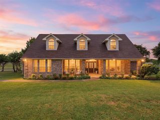 902 W Pioneer Circle, Argyle, TX 76226