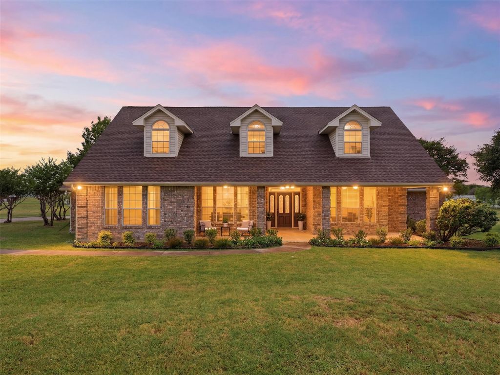 902 W Pioneer Circle, Argyle, TX 76226