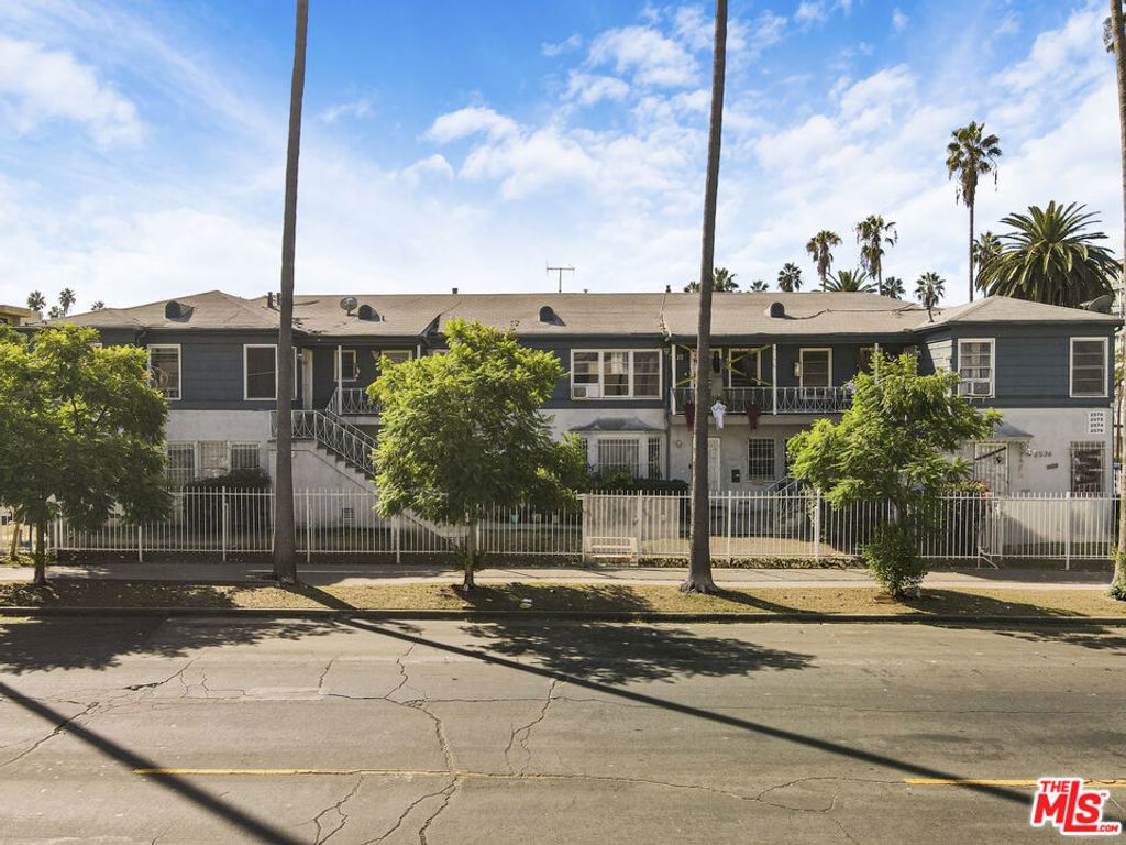 2562 W 11th Street, Los Angeles, CA 90006 — photo 2