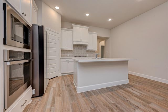 308 Mullins Court, Montgomery, TX 77316