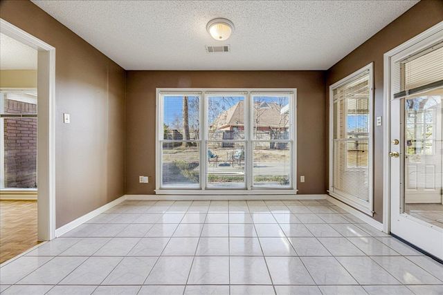 6894 HEDGEWOOD LN, Bartlett, TN 38135