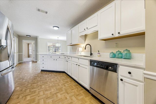 6894 HEDGEWOOD LN, Bartlett, TN 38135