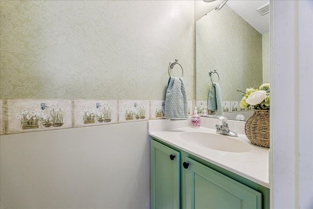 6894 HEDGEWOOD LN, Bartlett, TN 38135