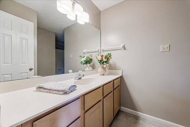 6894 HEDGEWOOD LN, Bartlett, TN 38135