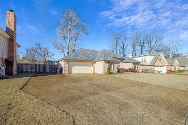 6894 HEDGEWOOD LN, Bartlett, TN 38135