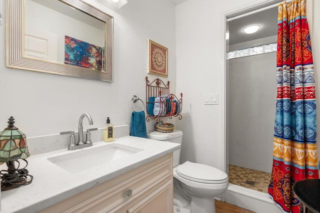 15 Palmer LN, Wimberley, TX 78676