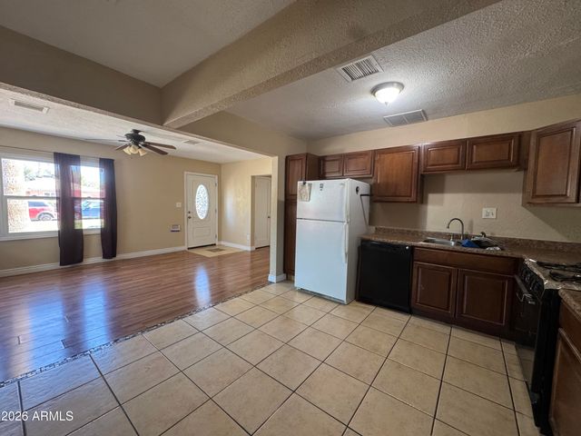 725 E 1ST Street, Mesa, AZ 85203
