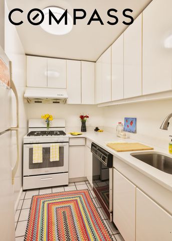 275 Greenwich St Apt 2A, New York City, NY 10007