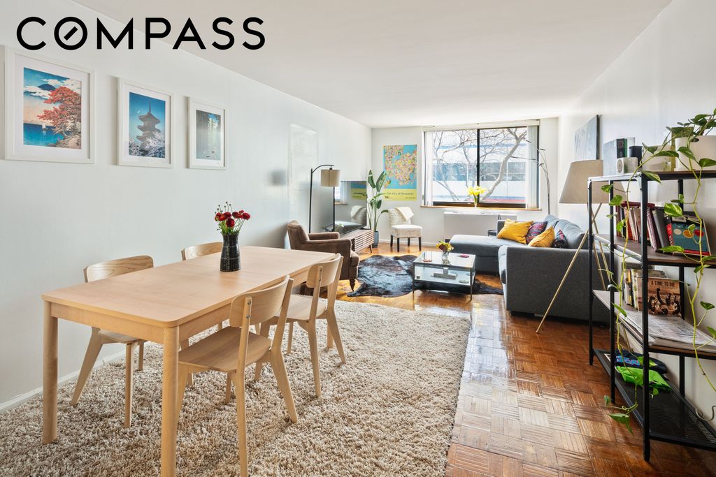 275 Greenwich St Apt 2A, New York City, NY 10007
