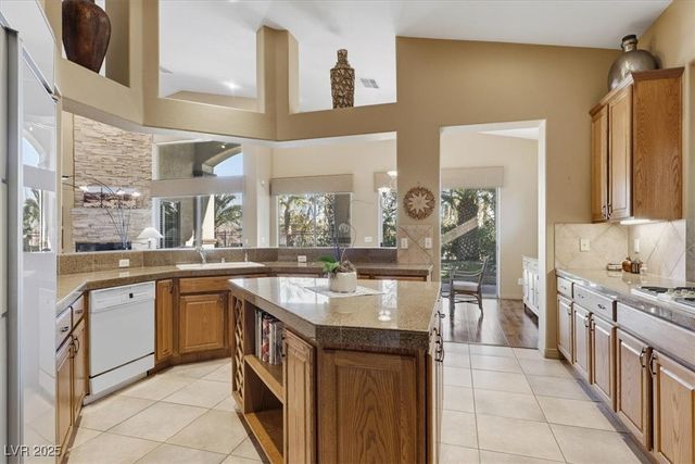 10009 Sienna Peak Court, Las Vegas, NV 89144