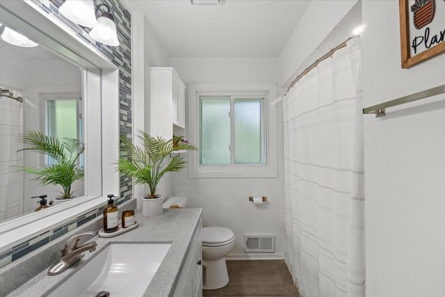 1515 S Sunny Slope ROAD, New Berlin, WI 53151