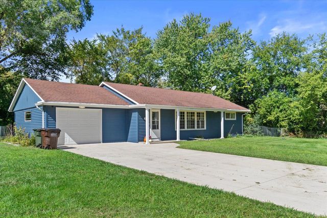1515 S Sunny Slope ROAD, New Berlin, WI 53151