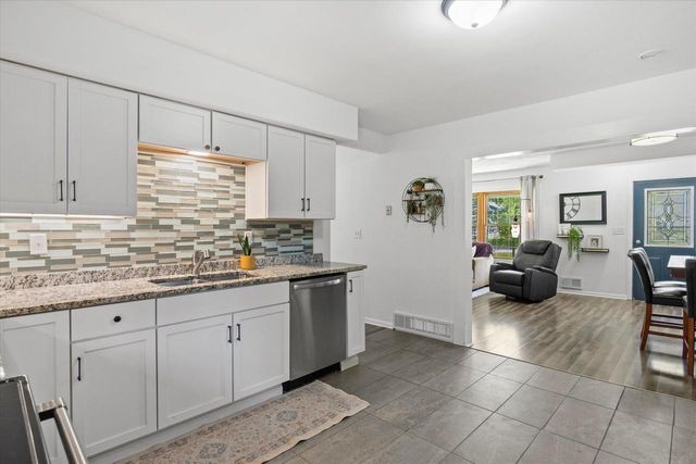 1515 S Sunny Slope ROAD, New Berlin, WI 53151