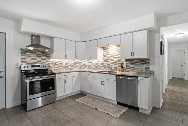 1515 S Sunny Slope ROAD, New Berlin, WI 53151