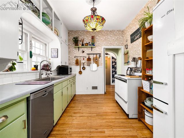 2932 8th Avenue, Pueblo, CO 81008