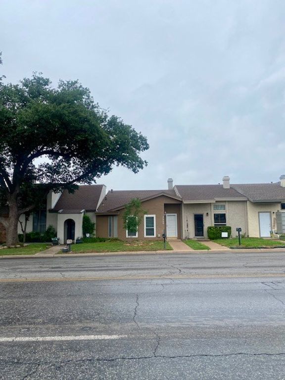 Image 3 of property listing at 2608 Sunset Dr, San Angelo, TX 76904