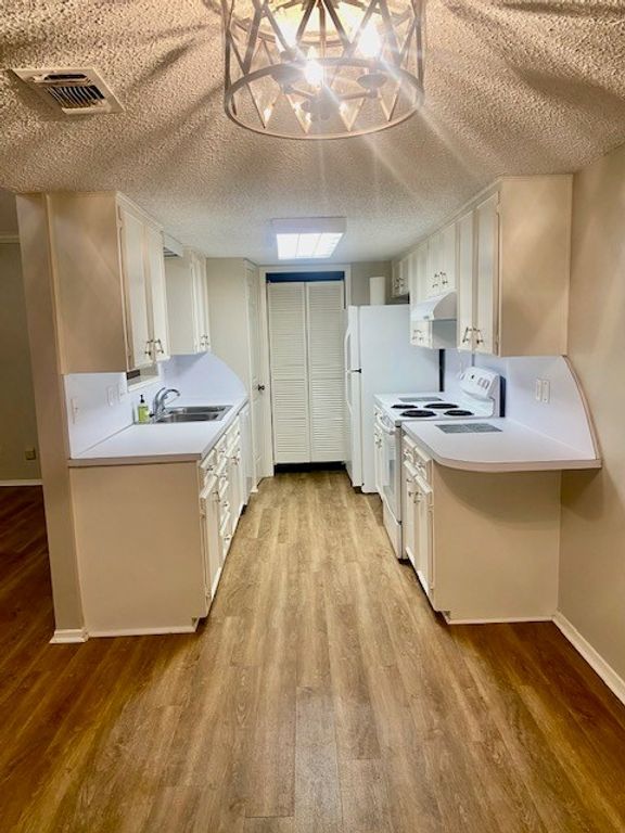 Image 5 of property listing at 2608 Sunset Dr, San Angelo, TX 76904