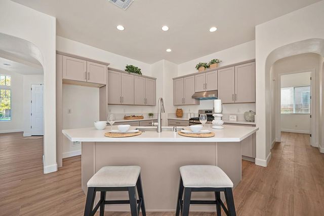 5843 Bridgecross Dr, Sacramento, CA 95835