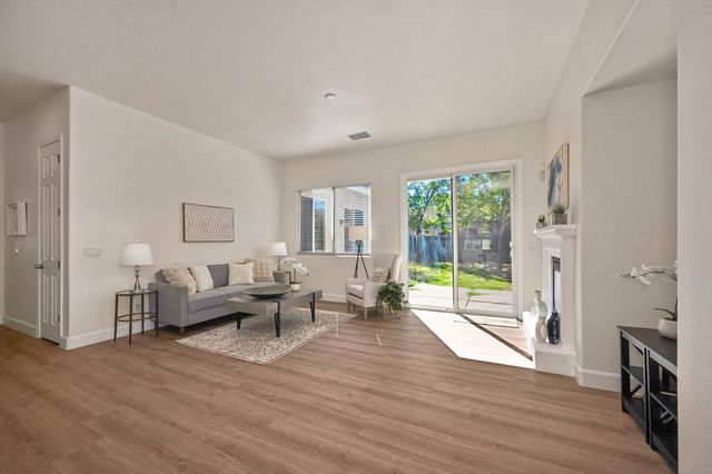 5843 Bridgecross Dr, Sacramento, CA 95835