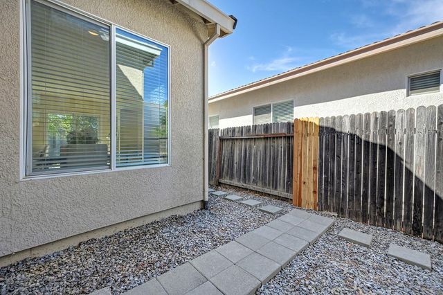 5843 Bridgecross Dr, Sacramento, CA 95835
