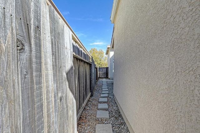 5843 Bridgecross Dr, Sacramento, CA 95835