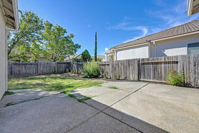 5843 Bridgecross Dr, Sacramento, CA 95835
