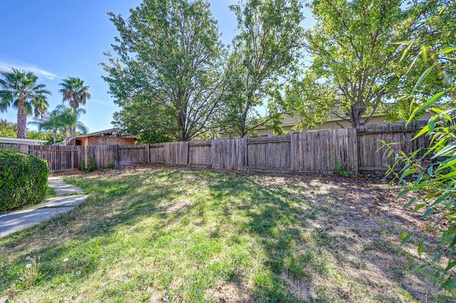 5843 Bridgecross Dr, Sacramento, CA 95835