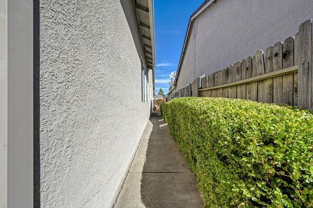5843 Bridgecross Dr, Sacramento, CA 95835