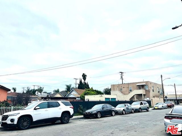 6525 Holmes Avenue, Los Angeles, CA 90001