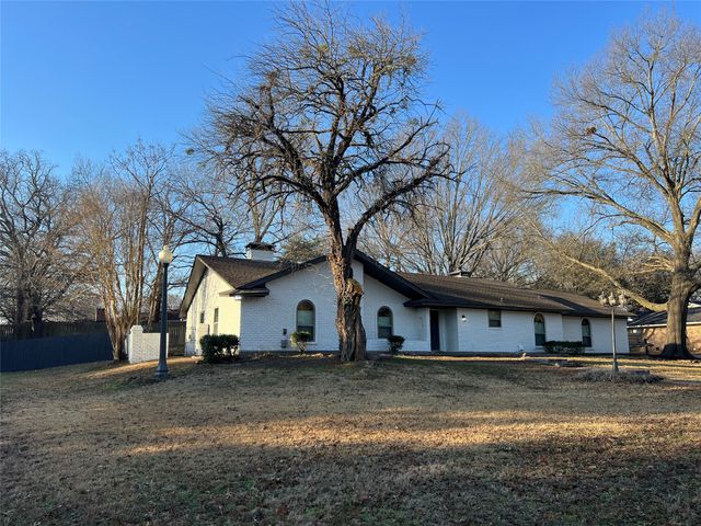 418 Jo Aynn Circle, Bonham, TX 75418