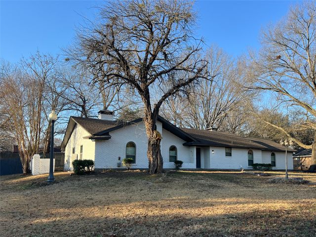 418 Jo Aynn Circle, Bonham, TX 75418