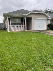 8062 Heirloom Dr, Pensacola, FL 32514