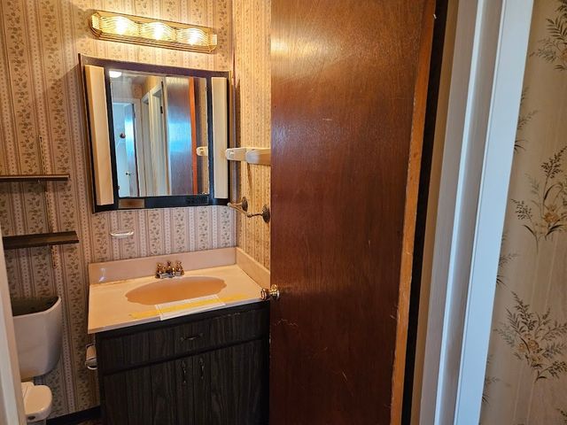 200 Lookout Dr, Oakdale, PA 15071