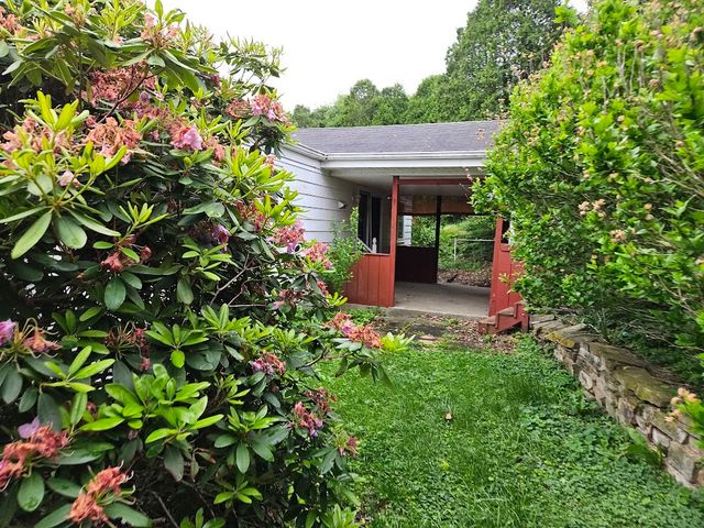 200 Lookout Dr, Oakdale, PA 15071