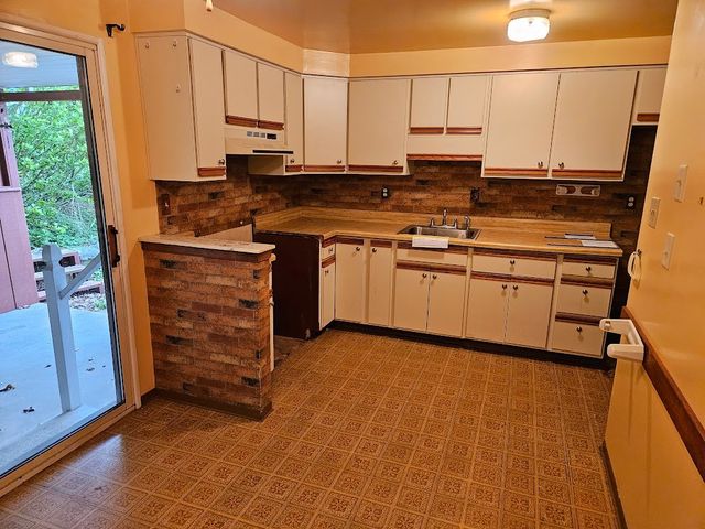 200 Lookout Dr, Oakdale, PA 15071